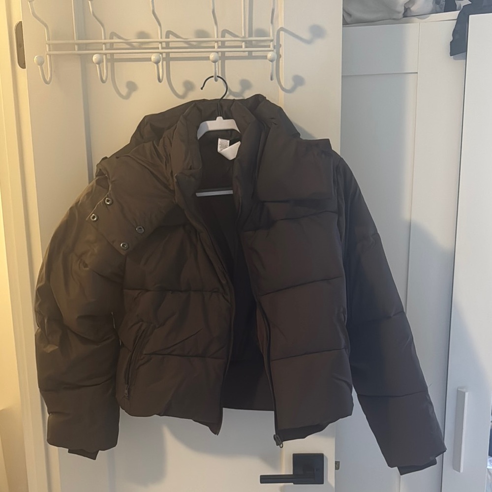 Alo Foxy Puffer Jacket in Espresso